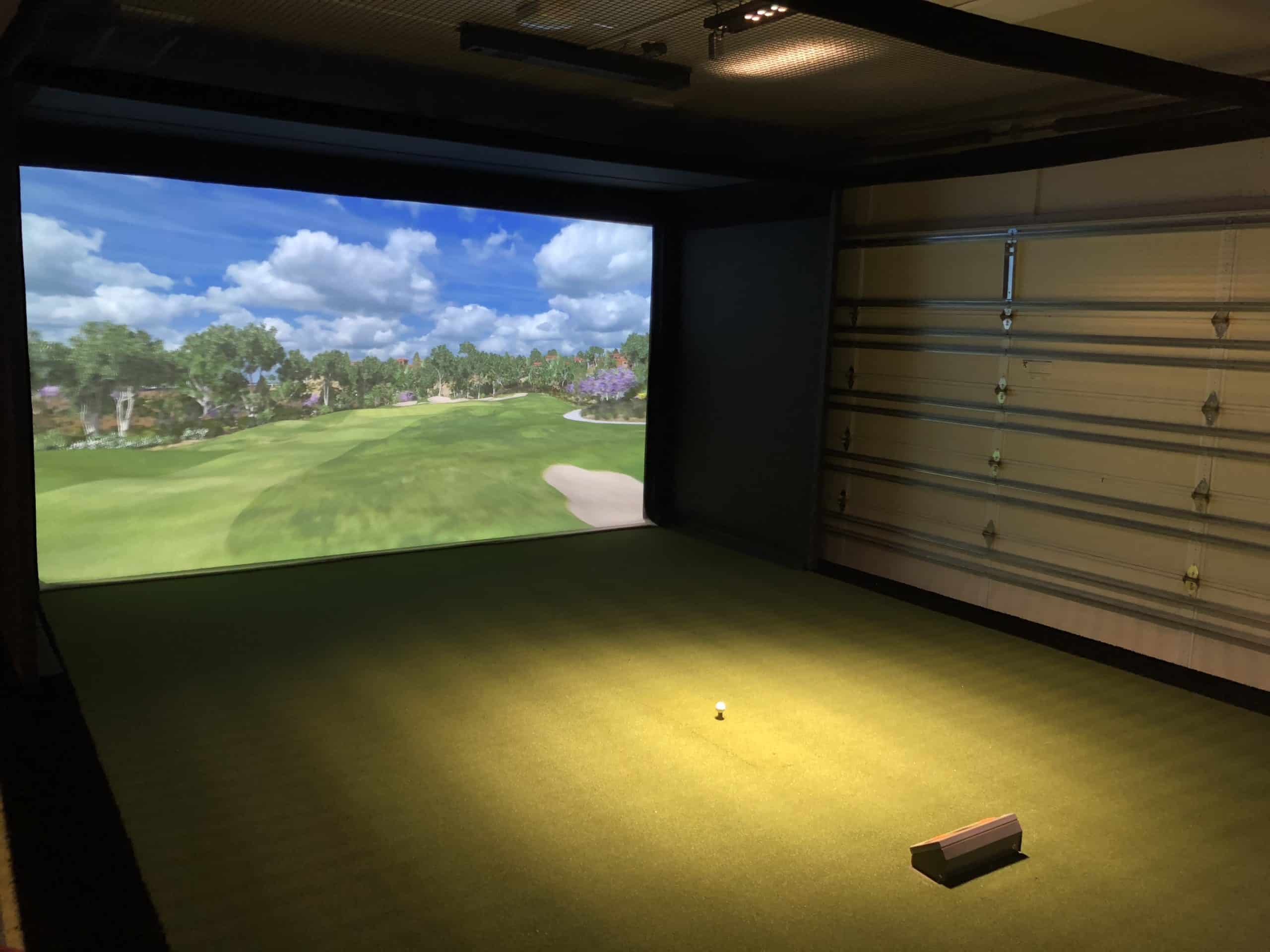 Indoor golf simulator with virtual fairway projection