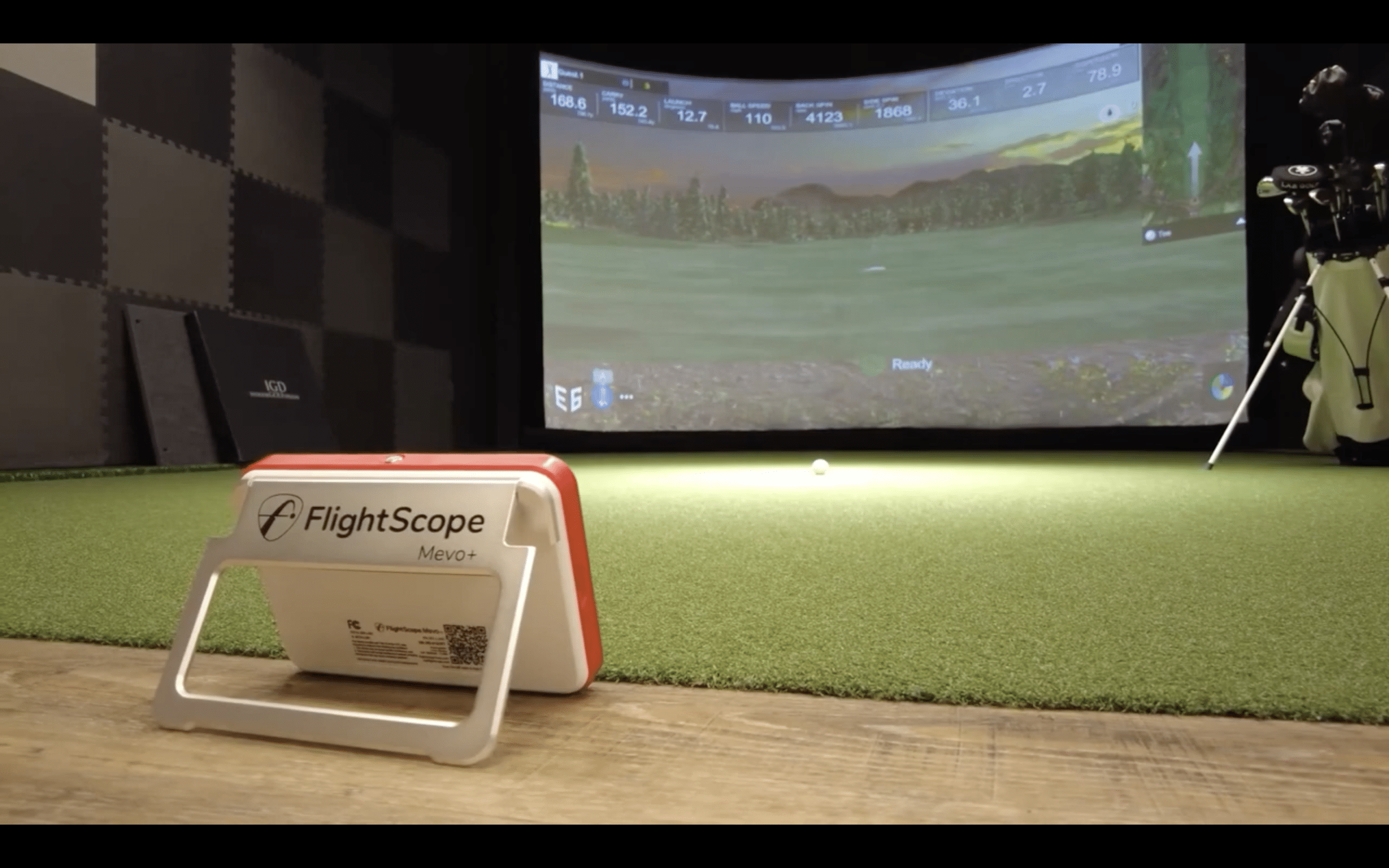 Indoor golf simulator with Flightscope Mevo+ launch monitor