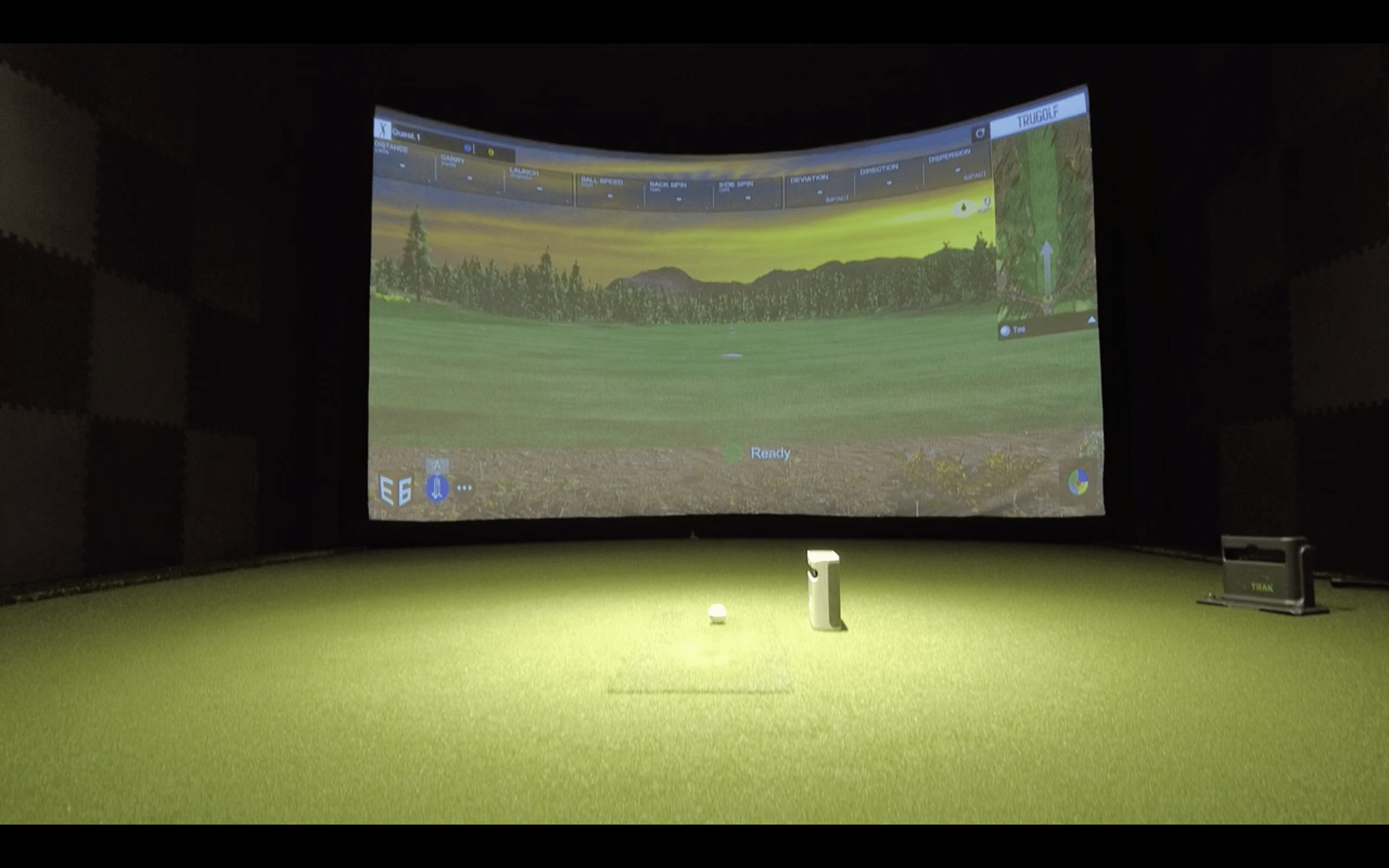 Indoor golf simulator with virtual fairway display
