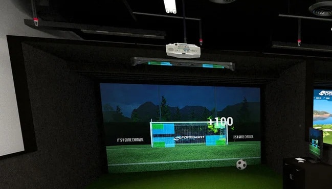 Indoor golf simulator with digital scoring display