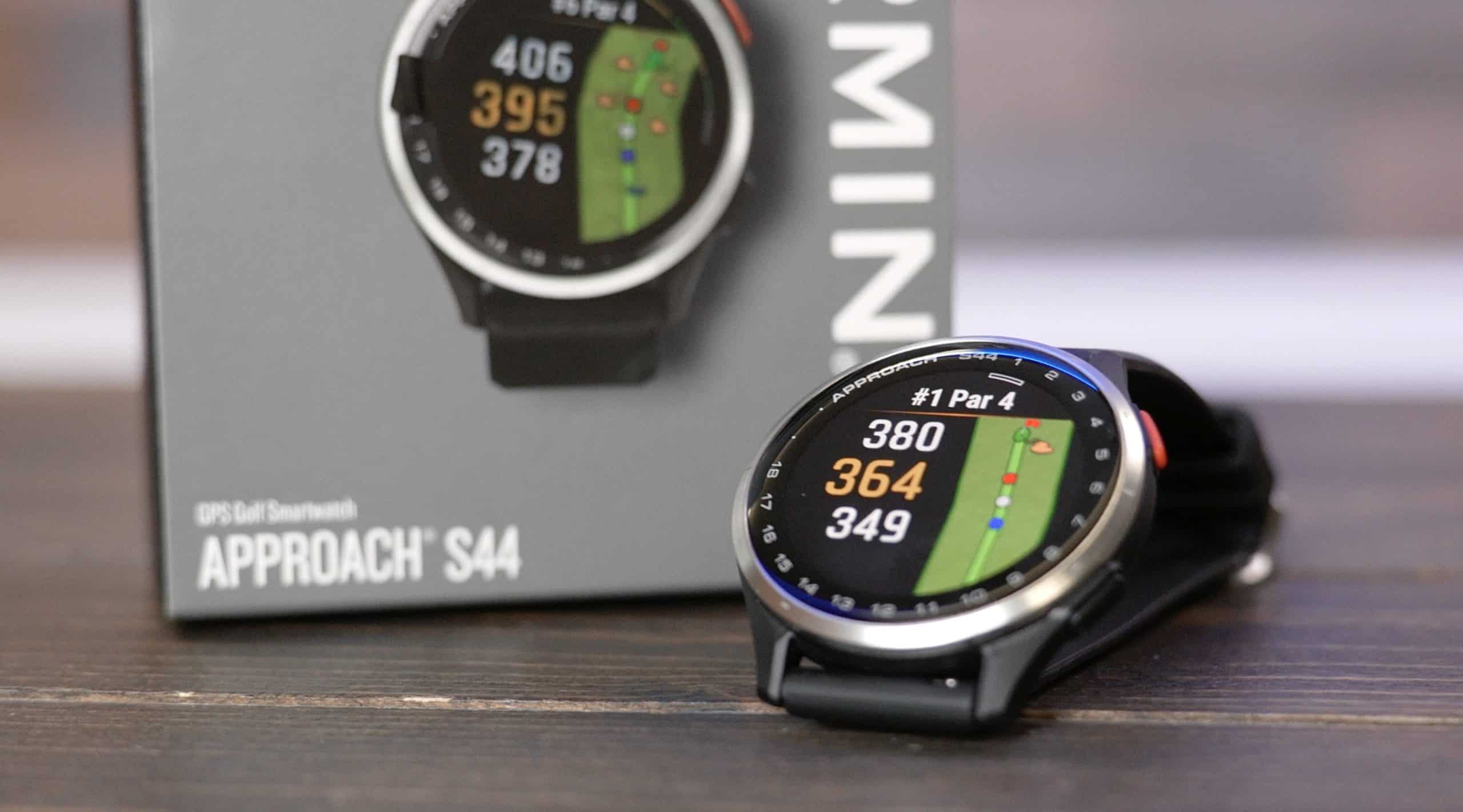 Garmin Approach S44 GPS golf smartwatch display