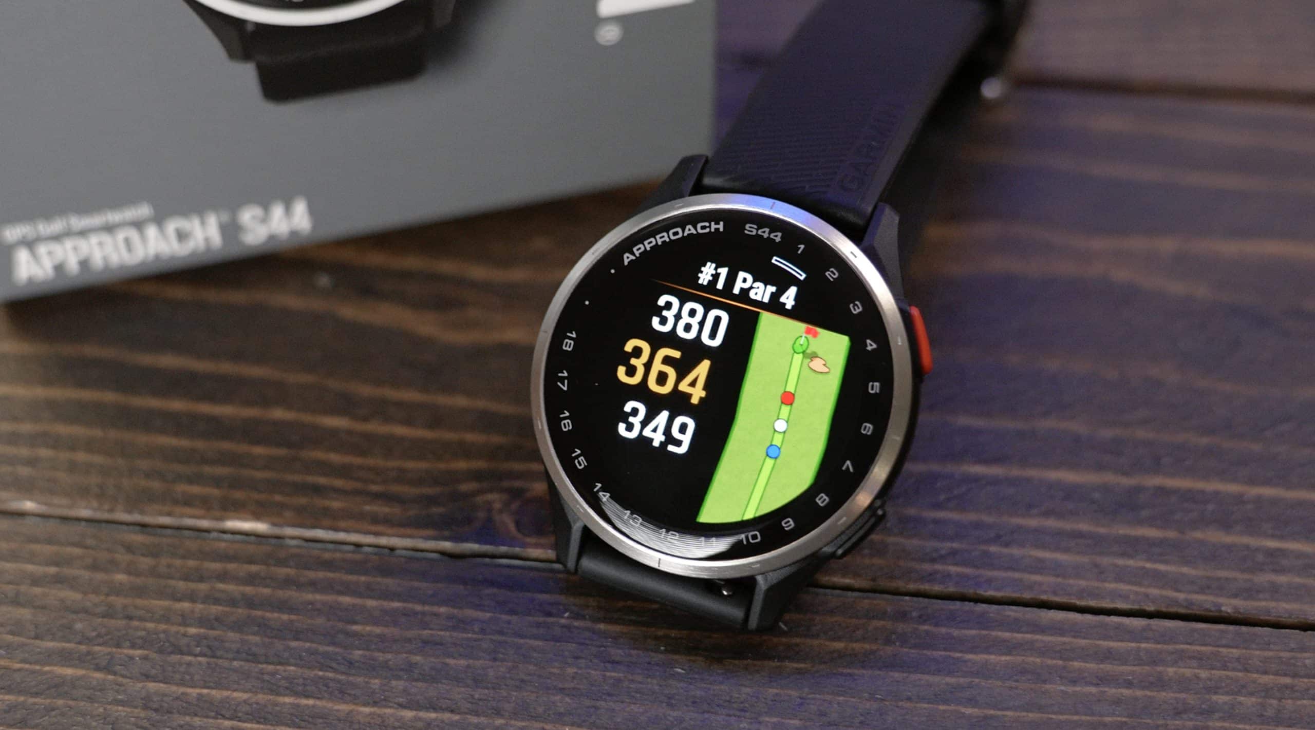 Golf GPS smartwatch displaying course data