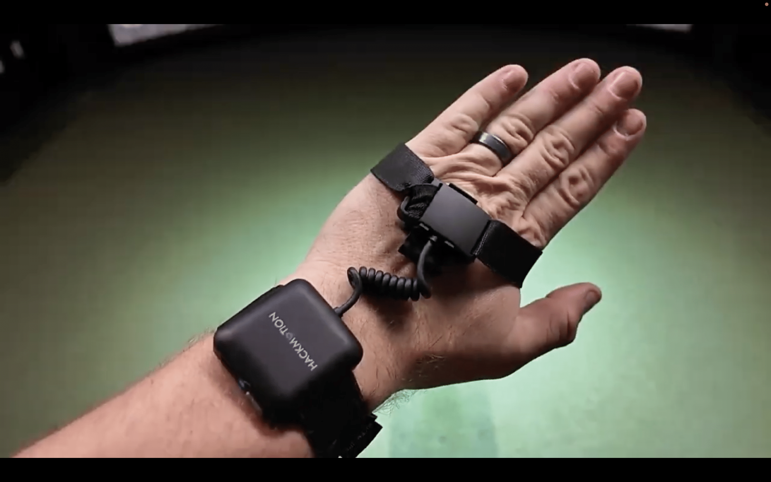 Hand wearing Hackmotion golf swing sensor device