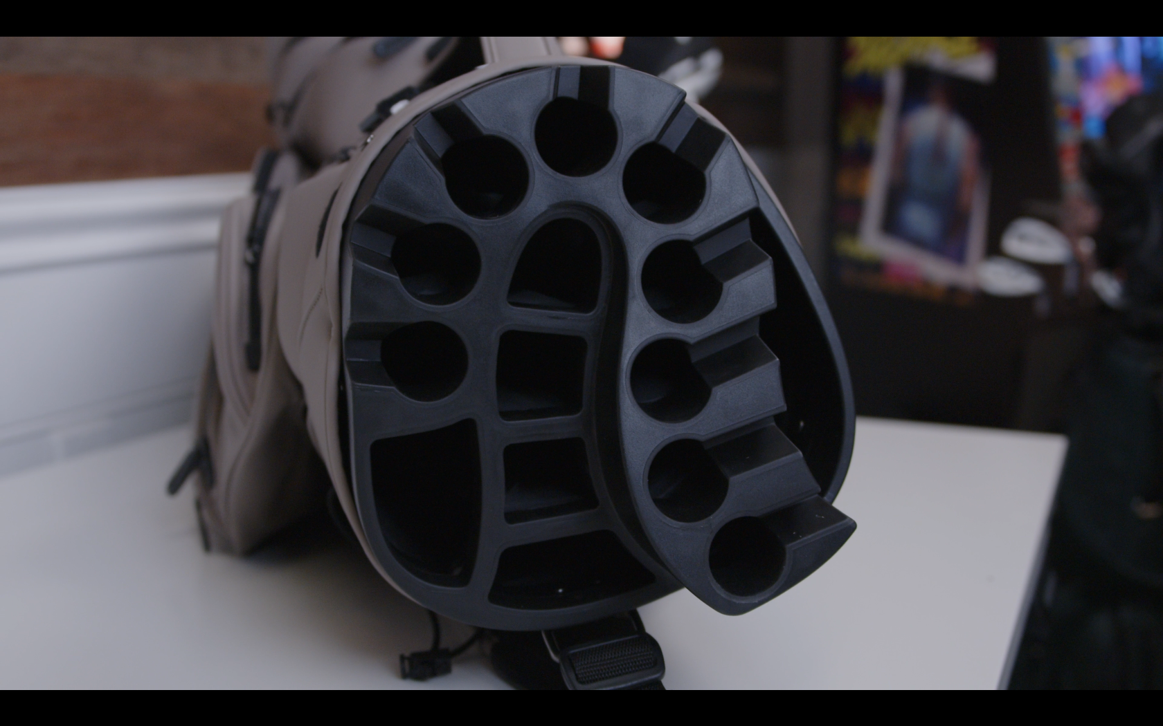 Golf bag base with club dividers