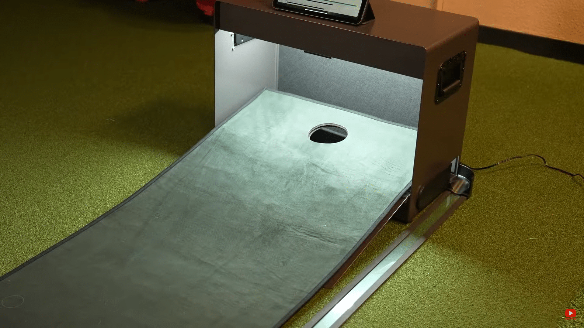 Indoor golf putting practice machine setup